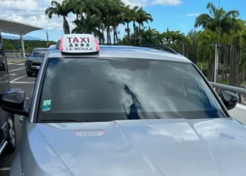 taxi-guadeloupe-lumineux-le-moule vehicule